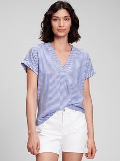 Блузка с короткими рукавами и V-образным вырезом GAP