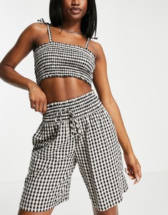 Черно-белый комплект в клетку из кроп-топа на бретелях и шорт Topshop-Разноцветный