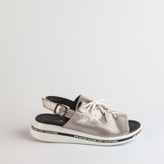 Серебристые кожаные босоножки Calipso