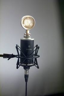 OKTAVA Микрофон конденсаторный ламповый МКЛ-5000 с блоком питания,амортизатором, в деревянном футляре. Октава