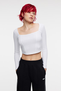 Лонгслив облегающий укороченный с вырезом каре Befree