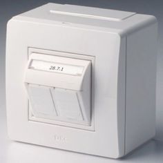 Коробка DKC 10656 в сборе с 2 розетками RJ45, кат.5е (телефон / компьютер), белая, "In-liner Classic"