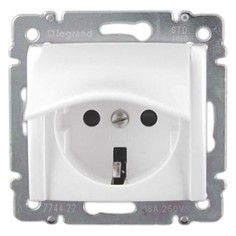 Розетка Legrand 774422 Valena CLASSIC - 2К+3, с откидной крышкой, на винтах, 10/16 А, 230/250 В~, белый