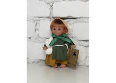 Куклы и одежда для кукол Lamagik S.L. Кукла Джестито Домовёнок девочка в зеленой кофте и желтой шапочке 18 см