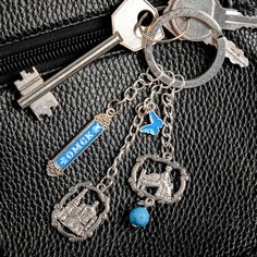 Брелок металлический Семейные традиции