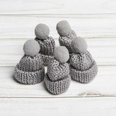 Шапка для игрушек вязаная с помпоном, набор 5 шт., цвет серый NO Brand