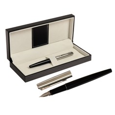 Ручка подарочная перьевая в кожзам футляре, корпус черный с серебром Calligrata