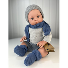 Куклы и одежда для кукол Lamagik S.L. Пупс Артур в свитере шапке шарфе и носках 47 см