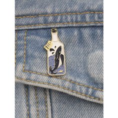 Металлический значок Krumpy Socks Кит в бутылке