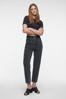 брюки джинсовые с ремнем женские Джинсы mom-fit укороченные с бархатным ремнем Befree