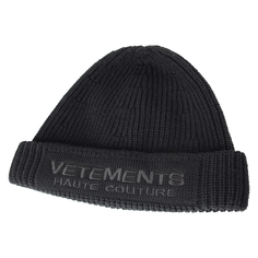 Черная шапка с вышивкой Vetements