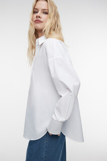 Рубашка oversize белая с золотистыми пуговицами Befree