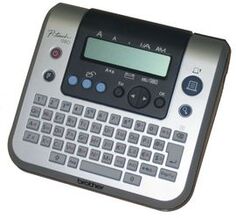 Принтер для печати наклеек Brother PT-1280 портативный, с собственной клавиатурой, ширина ленты до 12мм, скорость печати 10 мм/с, память 268 знаков