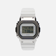 Наручные часы CASIO G-SHOCK GM-5600LC-7 Seasonal Pair, цвет серебряный