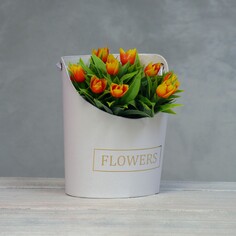 Переноска для цветов, ваза овал с тиснением flowers, белый 12,5 х 13,5 х 18 см NO Brand