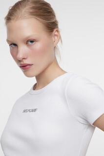футболка женская Футболка-топ хлопковая облегающая в рубчик с вышивкой Befree