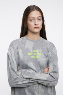 джемпер женский Лонгслив oversize хлопковый с вареным эффектом и принтом Befree