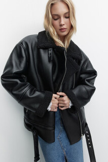 куртка женская Дубленка-косуха короткая из экокожи с черным мехом Befree