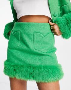 Зеленая мини-юбка с отделкой из искусственного меха и карманами с сердечками Miss Selfridge