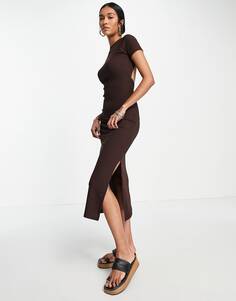 Облегающее платье-футболка миди в рубчик с открытой спиной ASOS DESIGN шоколадно-коричневого цвета