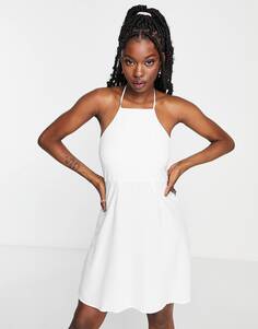 Белое платье мини с вырезом халтер COLLUSION
