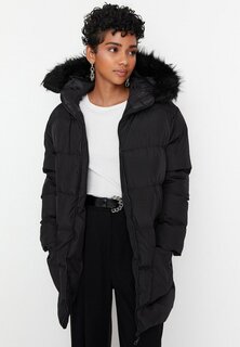 Пальто зимнее Trendyol с меховым капюшоном, черный
