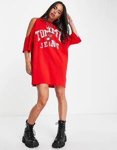 Красное платье-футболка с открытыми плечами и эксклюзивным университетским логотипом Tommy Jeans x ASOS