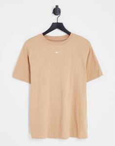 Коричневая футболка бойфренда с мини-галочкой Nike Essential
