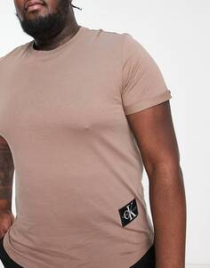 Светло-коричневая футболка с отложным рукавом и нашивкой Calvin Klein Jeans Big &amp; Tall