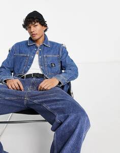 Свободная джинсовая рубашка свободного кроя с линейным логотипом Calvin Klein Jeans средней степени стирки