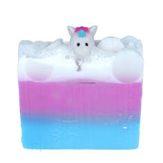 Bomb Cosmetics Глицериновое мыло Rainbows &amp; Unicorns Soap Slice с игрушкой 100г