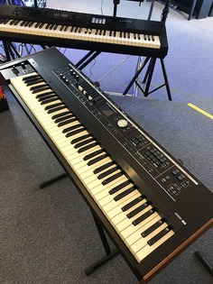 Roland V-Combo VR-730 73-клавишный клавишный инструмент для живых выступлений V-Combo VR-730 73-Note Live Performance Keyboard