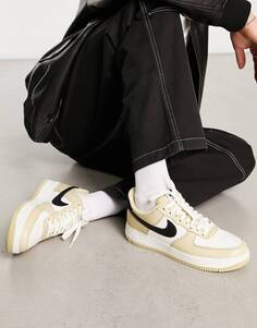 Золотистые кроссовки Nike Air Force 1 &apos;07 LX