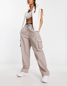 Серо-коричневые тканые брюки карго Nike Essentials