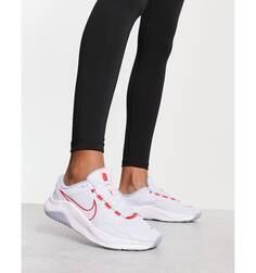 Серые футбольные кроссовки Nike Training Legend Essential 3