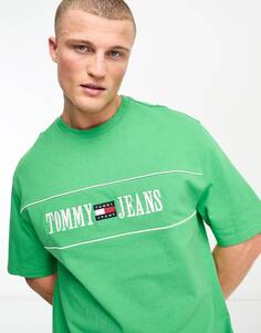 Зеленая футболка с полосатым флагом и логотипом Tommy Jeans