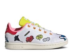 Кроссовки Adidas AARON KAI X STAN SMITH PRIMEBLUE LITTLE KID &apos;DOODLES&apos;, белый