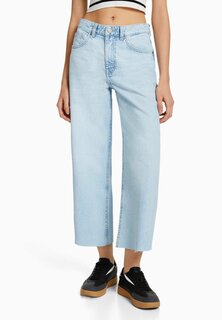 Расклешенные джинсы светло-голубого цвета Bershka, синий