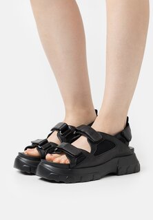Босоножки на платформе Koi Footwear, черный