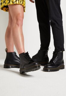 Ботильоны на шнуровке Dr. Martens