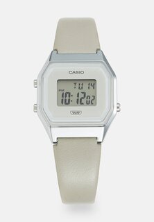 Цифровые часы Casio