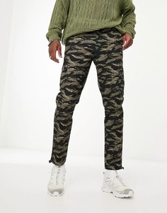 Брюки Asos Design Cargo Tapered In Camo Print With Toggles, хаки