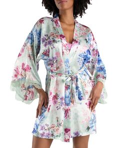 Атласный халат с запахом Madelyn с цветочным принтом In Bloom by Jonquil