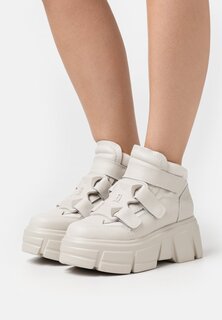 Высокие кроссовки Steve Madden