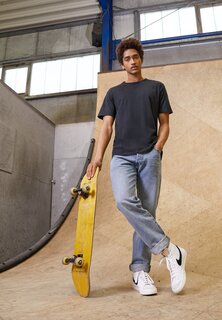 Джинсы прямого кроя Levi&apos;s 501 Skateboarding Unisex Levis