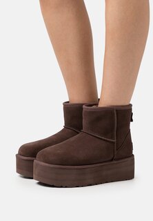 Угги classic mini на платформе UGG, темно-коричневый