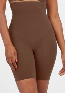 Корректирующее белье Spanx