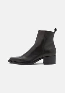 Ботильоны в ковбойском/байкерском стиле ALDO