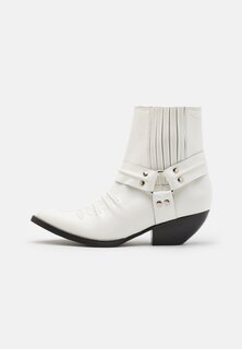 Ботильоны в ковбойском/байкерском стиле Jeffrey Campbell, белый