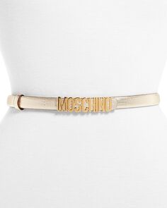 Женский тонкий кожаный ремень с подвеской-логотипом Moschino